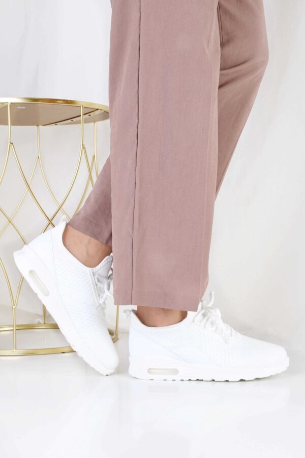 Białe damskie sneakersy sportowe