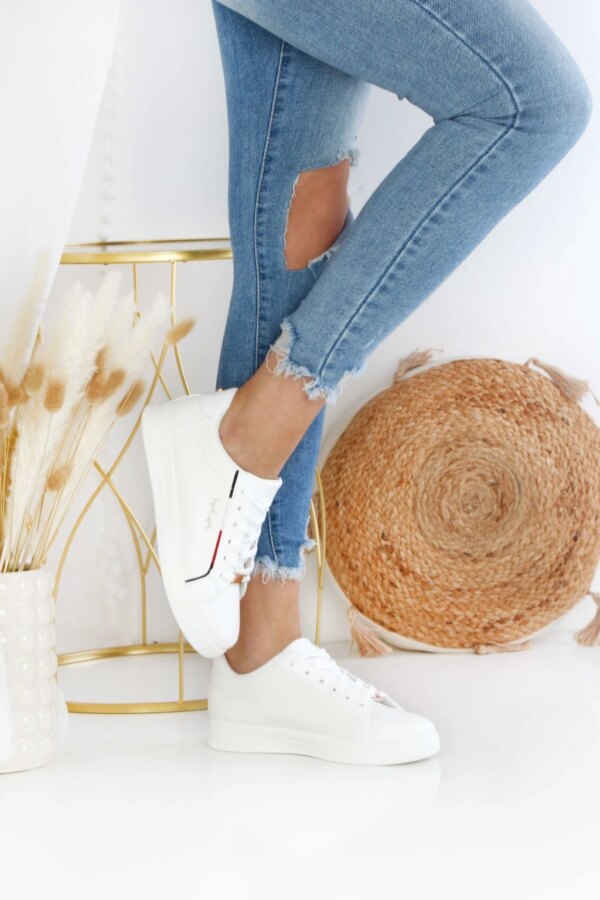 Białe tenisówki na platformie