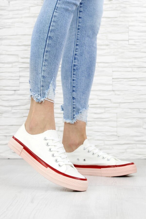 Białe trampki płócienne na sznurówki z różową podeszwą