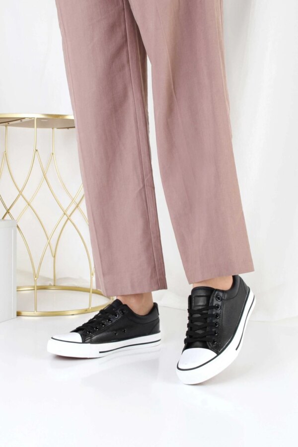 Damskie trampki czarne z białą podeszwą