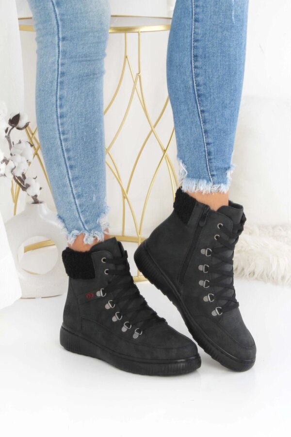Ocieplane czarne sneakersy za kostkę